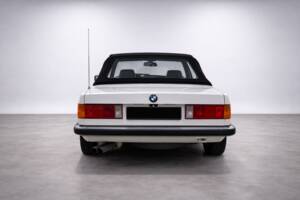 Image 6/29 of BMW 320i (1988)