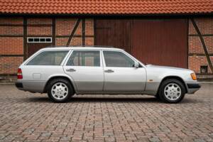 Imagen 11/72 de Mercedes-Benz 250 TD (1991)
