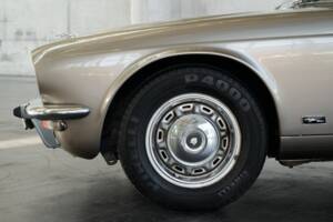 Bild 7/50 von Jaguar XJ 6 L 4.2 (1975)