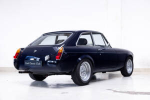 Image 8/41 of MG MGB GT V8 (1976)