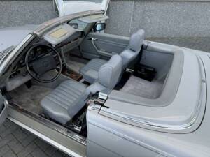 Image 18/36 de Mercedes-Benz 560 SL (1987)