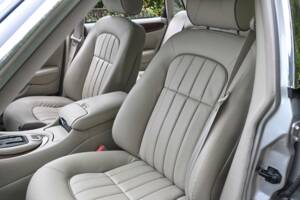 Immagine 38/50 di Jaguar XJ 8 Executive (2002)