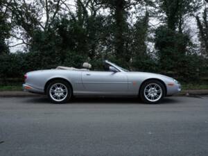Image 7/19 of Jaguar XK8 4.0 (2001)