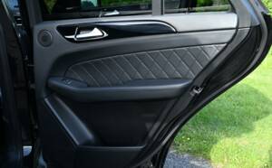 Image 43/49 of Mercedes-Benz ML 63 AMG (2013)