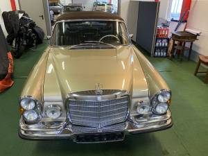 Image 3/30 de Mercedes-Benz 280 SE 3,5 (1970)