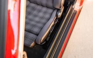 Immagine 24/33 di BMW 318i (1991)