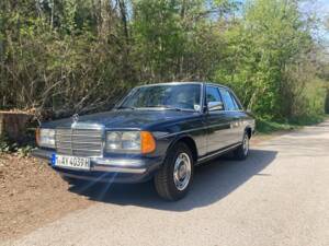 Bild 3/27 von Mercedes-Benz 230 E (1983)