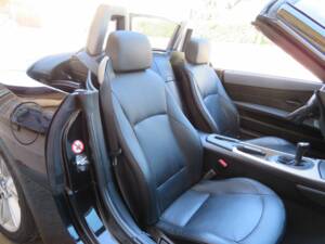 Bild 10/18 von BMW Z4 3.0i (2004)