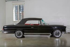 Image 11/34 of Mercedes-Benz 280 SE (1966)