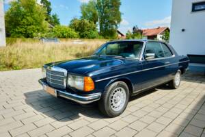 Bild 84/99 von Mercedes-Benz 230 CE (1983)