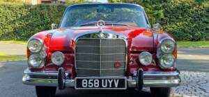 Image 3/44 of Mercedes-Benz 220 SE b (1962)