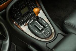Image 50/50 de Jaguar XJR 4.0 (2000)