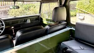 Bild 15/19 von Land Rover 90 (1987)