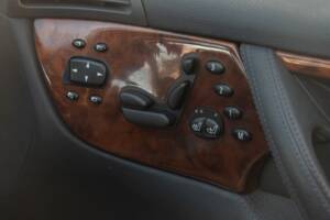 Image 11/50 of Mercedes-Benz CL 500 (2002)