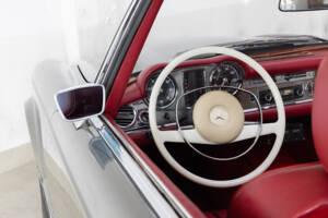 Image 8/24 of Mercedes-Benz 280 SL (1968)