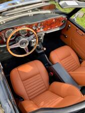 Image 16/25 of Triumph TR 250 (1968)