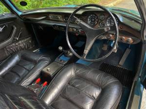 Image 17/38 of Volvo 1800 ES (1972)