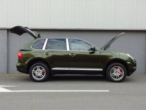 Image 24/99 of Porsche Cayenne Turbo (2007)