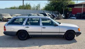 Image 15/23 of Mercedes-Benz 300 TD (1987)