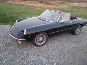 Image 1/8 of Alfa Romeo 1600 Spider (1975)