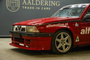 Image 22/50 de Alfa Romeo 75 3.0 V6 QV (1990)