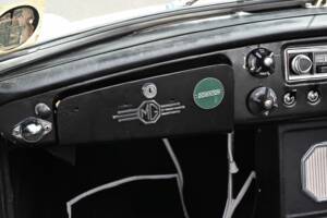 Image 41/50 of MG MGB (1972)