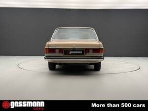 Image 7/15 of Mercedes-Benz 200 (1982)