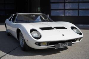Afbeelding 16/74 van Lamborghini Miura P 400 (1968)