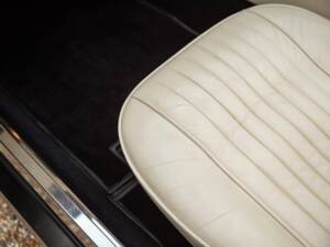 Bild 40/59 von Aston Martin V8 EFi Volante (1988)