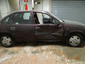 Bild 2/4 von Opel Vectra 2,0i (1991)