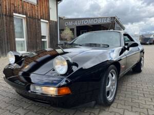 Image 18/31 of Porsche 928 GTS (1993)
