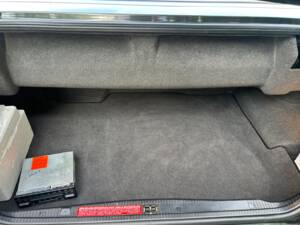 Image 30/47 of Mercedes-Benz 300 CE-24 (1992)