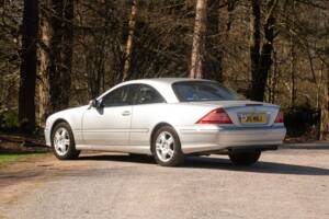 Image 39/50 of Mercedes-Benz CL 500 (2002)