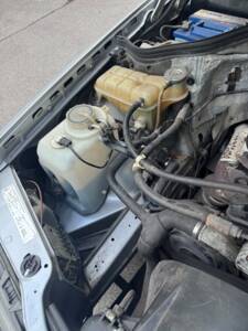 Image 31/32 of Mercedes-Benz 230 E (1987)