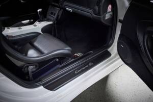Imagen 66/98 de Porsche 911 Carrera 4S (2004)