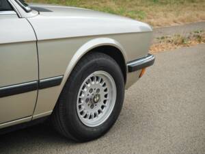 Image 14/42 of BMW 528i (1900)