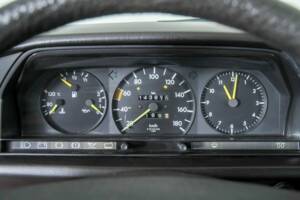 Obraz 11/50 pojazdu Mercedes-Benz 190 D (1986)