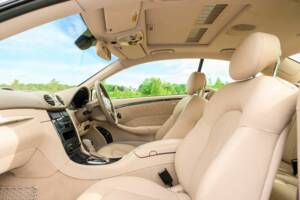 Bild 27/47 von Mercedes-Benz CLK 320 (2003)