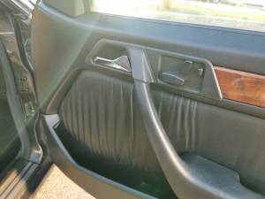 Image 25/36 of Mercedes-Benz 230 CE (1989)