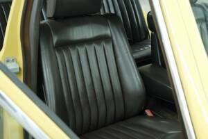 Bild 28/50 von Mercedes-Benz 380 SE (1983)