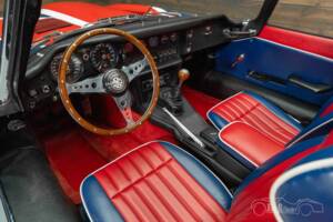 Image 2/8 de Jaguar E-Type (1970)