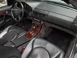 Image 13/50 of Mercedes-Benz SL 320 (1998)