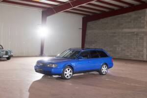 Image 10/113 of Audi S6 Plus Avant (1996)