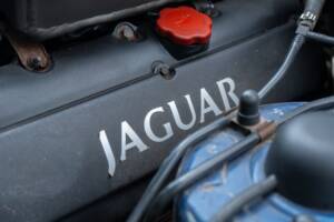 Image 42/50 of Jaguar XKR (2000)