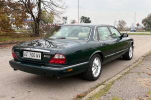 Image 6/14 of Jaguar XJ 8 Executive (1998)