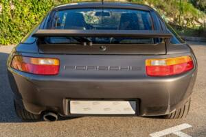 Image 13/30 of Porsche 928 S4 (1989)