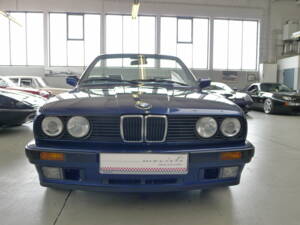 Image 21/37 of BMW 325i (1991)