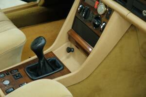 Bild 21/50 von Mercedes-Benz 260 SE (1990)