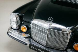 Image 24/32 of Mercedes-Benz 280 SE 3,5 (1971)