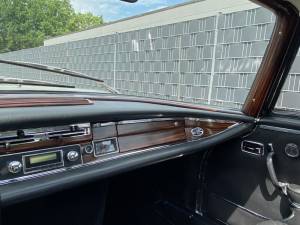 Immagine 38/48 di Mercedes-Benz 280 SE 3,5 (1971)
